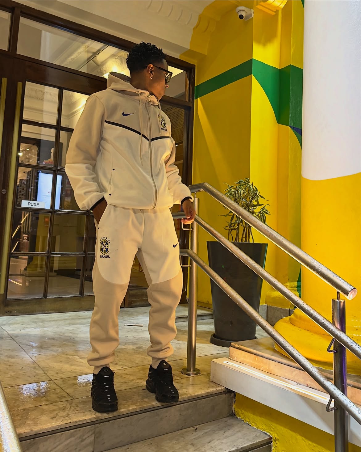 Tracksuit Nike x Brasil Tech Fleece — Off White — Seleção Brasil · Tech Fleece