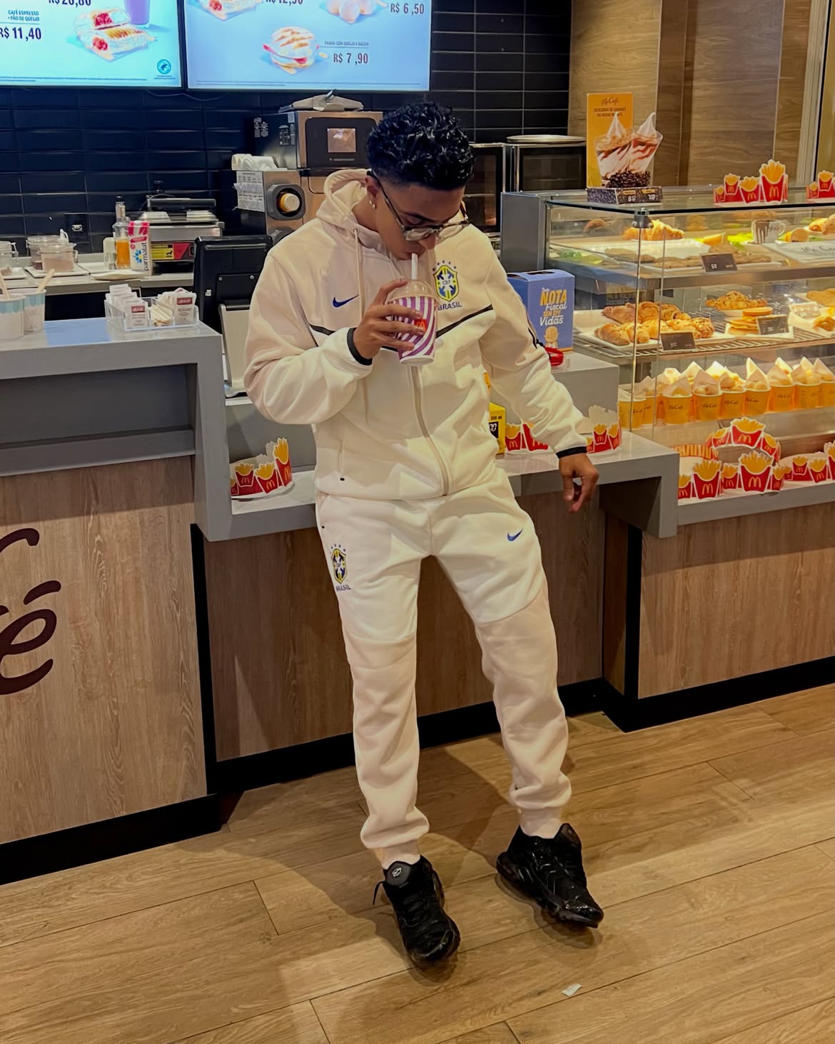 Tracksuit Nike x Brasil Tech Fleece — Off White — Seleção Brasil · Tech Fleece