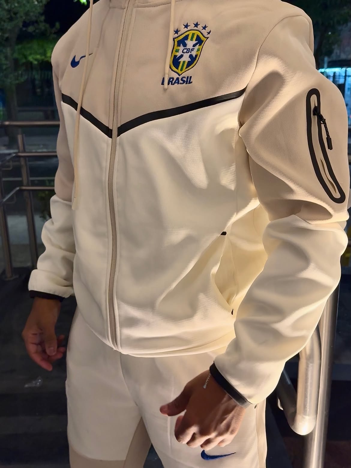 Tracksuit Nike x Brasil Tech Fleece — Off White — Seleção Brasil · Tech Fleece