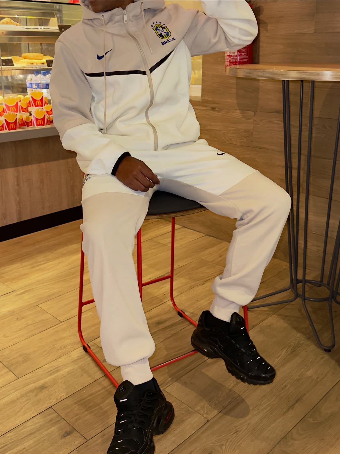 Tracksuit Nike x Brasil Tech Fleece — Off White — Seleção Brasil · Tech Fleece