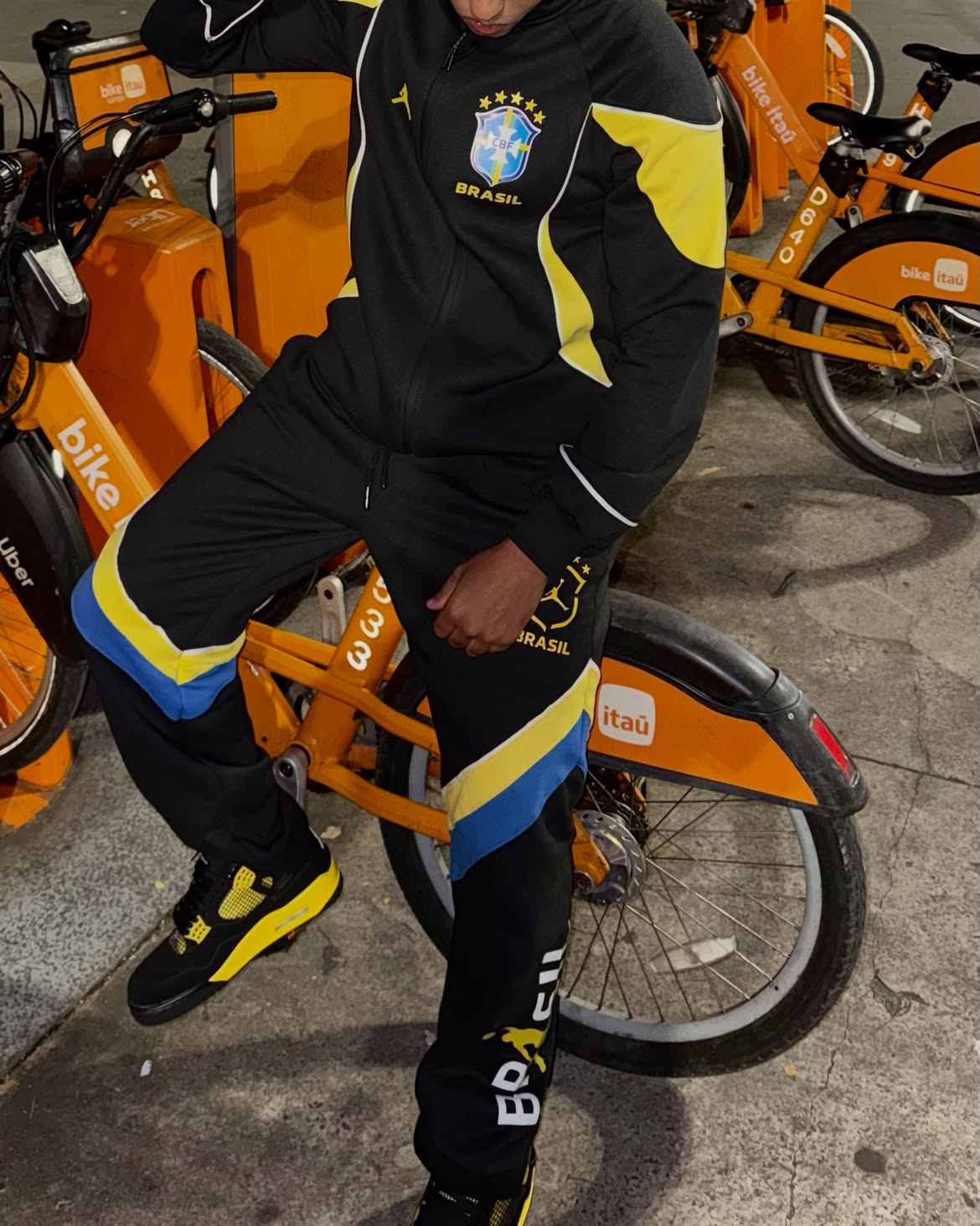 Tracksuit JRDN x Brasil — Yellow Bee — Seleção Brasil · Edição JRDN